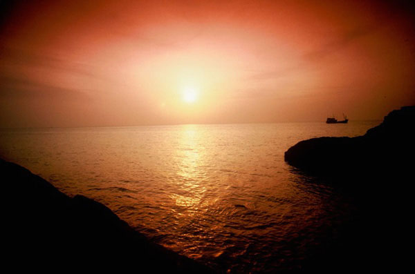 Photo of sunset at Ko Samet Island, Thailand by Ron Veto