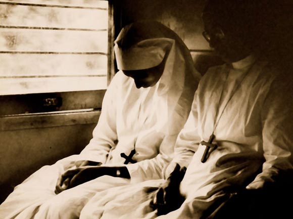 Photo of nuns on Lucknow Mail Express Train, India by Ron Veto /></div>
<p style=