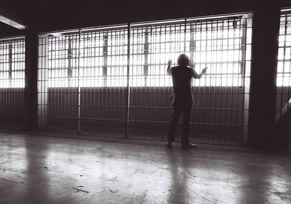 Silhouette photo of inmate at jail in Los Angeles, California by Ron Veto /></div>
<p style=