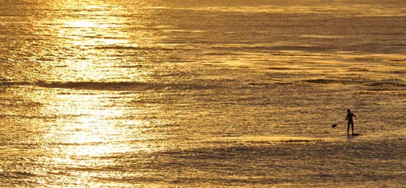 Photo of a paddle boarder in Ventura, California by Ron Veto /></div>
<p style=